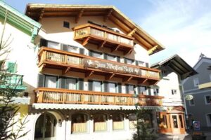 Hafnia Travel Holb&aelig;k ApS