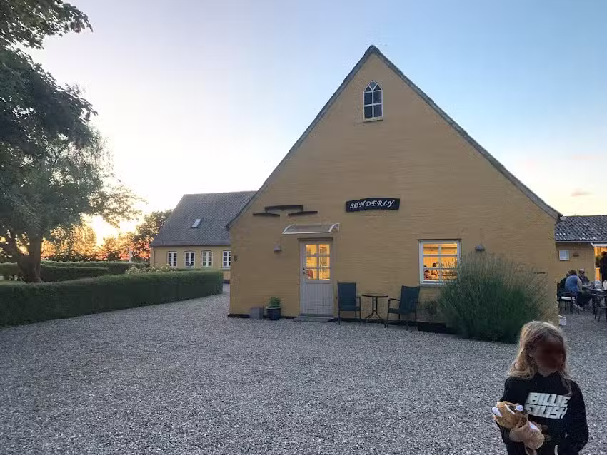 Campo de golf y complejo tur&iacute;stico S&oslash;nderly